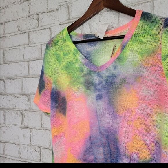 NWT BiBi tie dye v-neck tee - Picture 4 of 10
